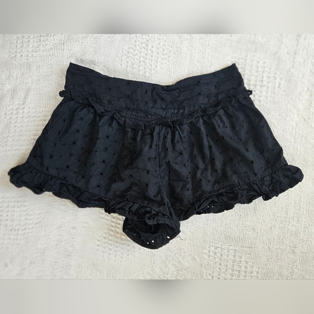 UO Kimchi Blue Emily Eyelet Black Ruffle Cotton Shorts Size Small Bohemian Indie